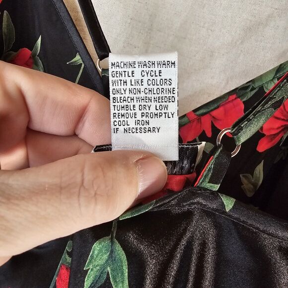 Morgan Taylor Intimates Women's M Peignor Set Black With Roses Robe & Nightie - Picture 8 of 10